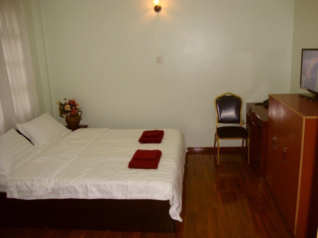 Majesty Hotel Yangon Room photo